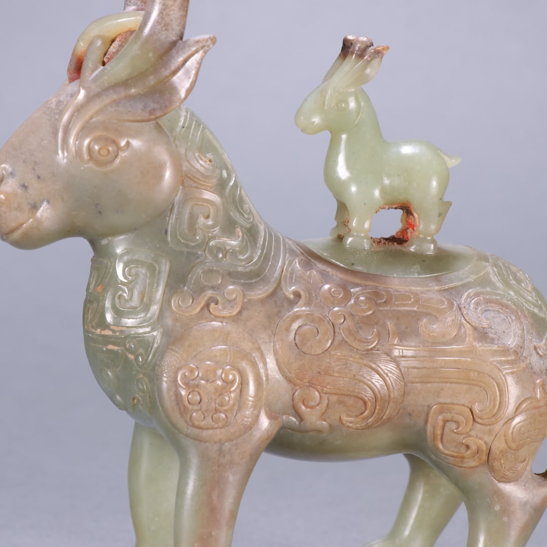 A beautiful Hetian jade deer ornament - 2