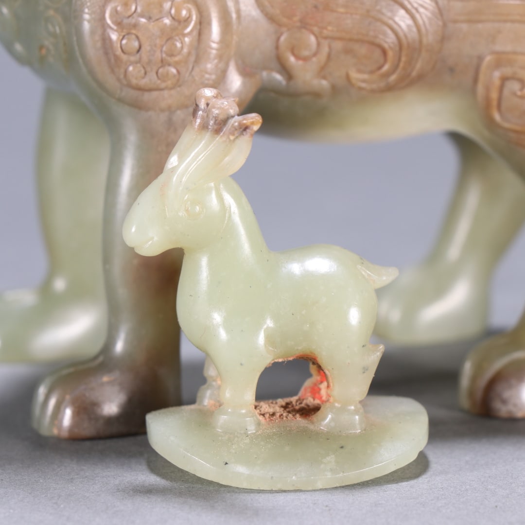 A beautiful Hetian jade deer ornament - 3