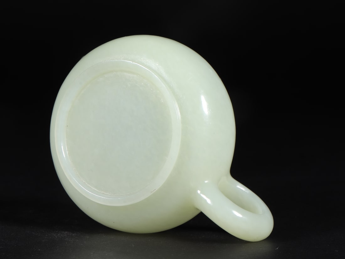 A beautiful Hetian jade pot - 10