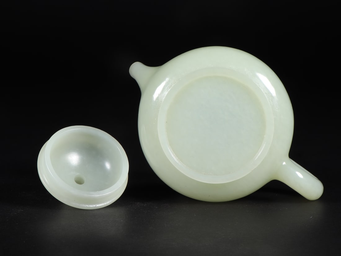 A beautiful Hetian jade pot - 9