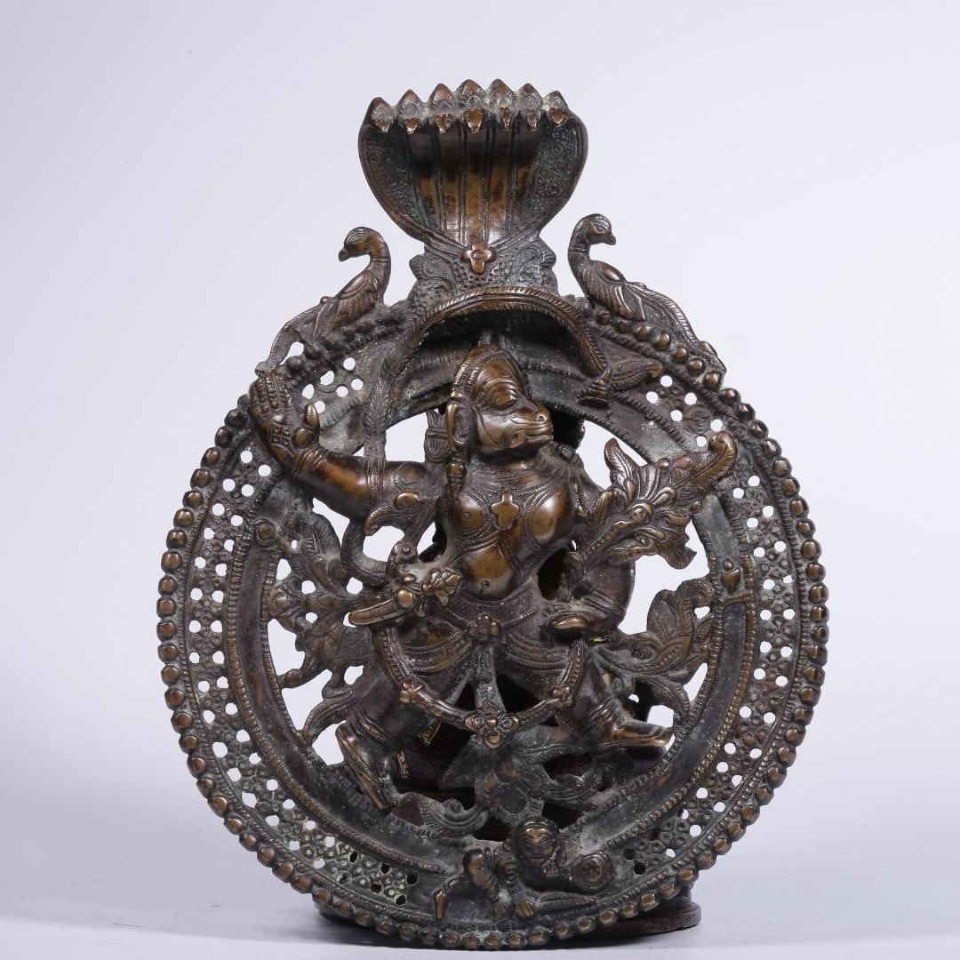 A statue of a monkey god carved from overseas bronze in the Qing Dynasty: Overseas bronze hollow carved monkey god statue in the Qing Dynasty Size: W:0.797kg H: 22cm L:17cmW:3cm (The Dimensions Of All Batches Are Manually Measured.If You Need More