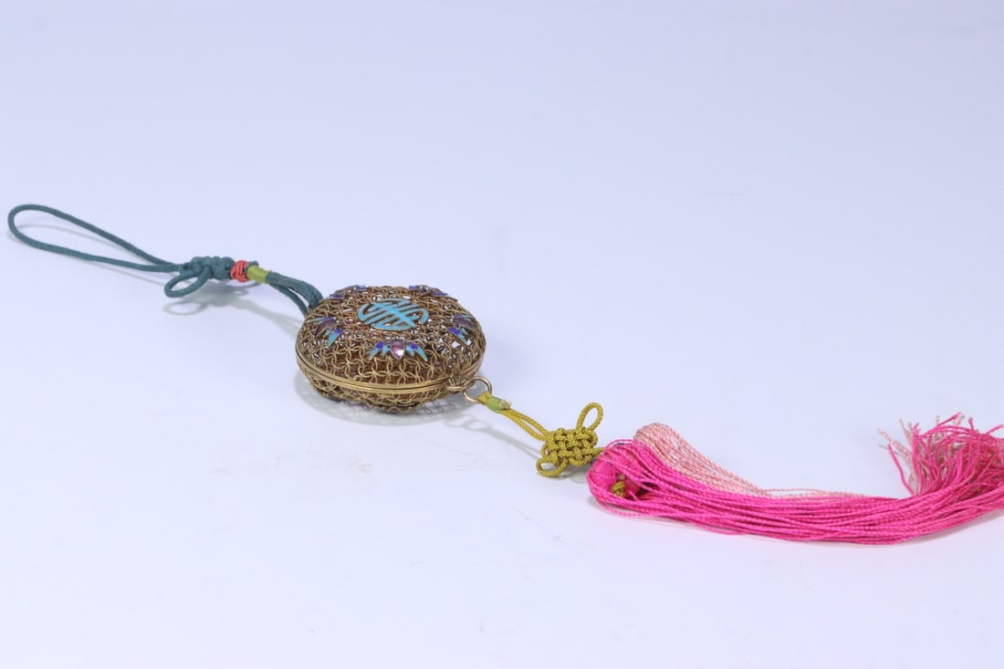 A copper gilt roasted blue five-blessing longevity sachet from the Qing Dynasty: Qing Dynasty's copper gilt roasted blue five-blessing longevity sachet Size:5.2x2.25cm W:0.0329kg (The Dimensions Of All Batches Are Manually Measured.If You Need More Detailed