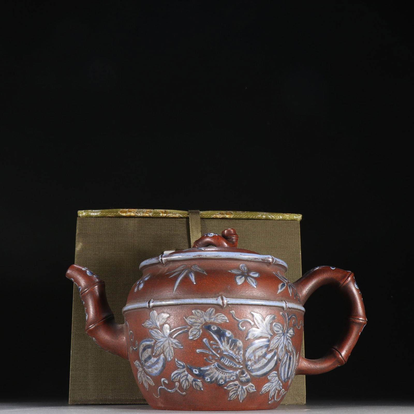 A famous colorful melon teapot: The famous colorful melon and melon teapot Size:H:13cmW:20cm (The Dimensions Of All Batches Are Manually Measured.If You Need More Detailed Information, Please Contact Our Customer