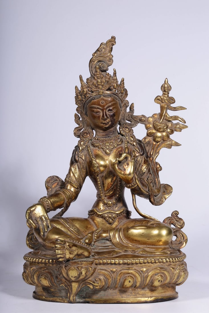 A bronze gilt seated statue of Tara from the Qing Dynasty (1 of 10)