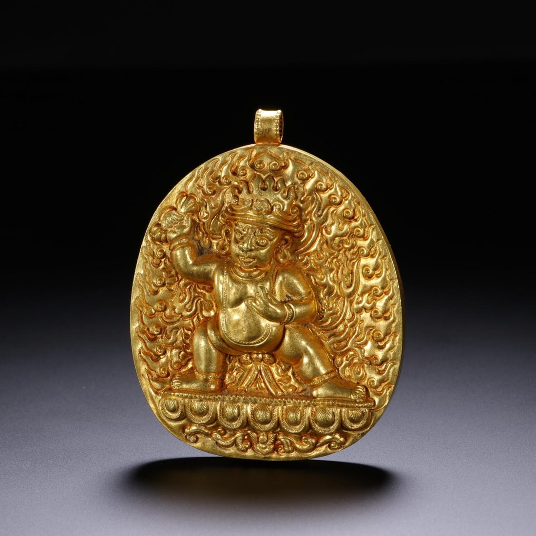 A gilded God of Wealth card from the Qing Dynasty: The gilded God of Wealth card of the Qing Dynasty Size: W:0.0382kg (The Dimensions Of All Batches Are Manually Measured.If You Need More Detailed Information, Please Contact Our