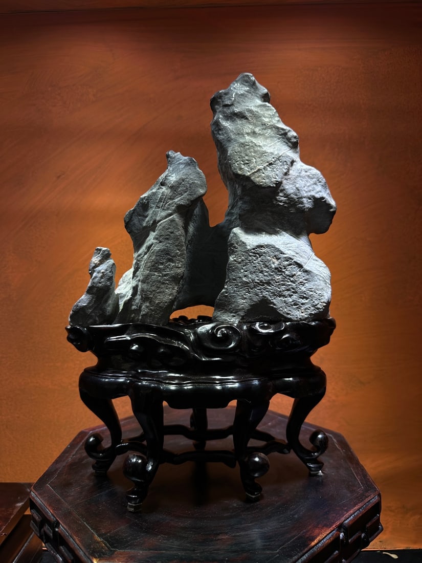 A beautiful Lingbi stone study: Exquisite Lingbi stone study pieces Size:H:37cmW:24cmT:14cm (The Dimensions Of All Batches Are Manually Measured.If You Need More Detailed Information, Please Contact Our Customer Service Before Biddi