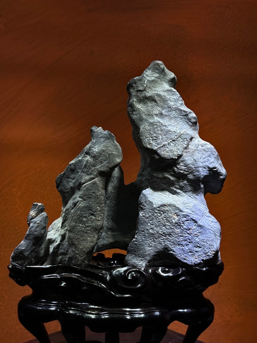 A beautiful Lingbi stone study - 2