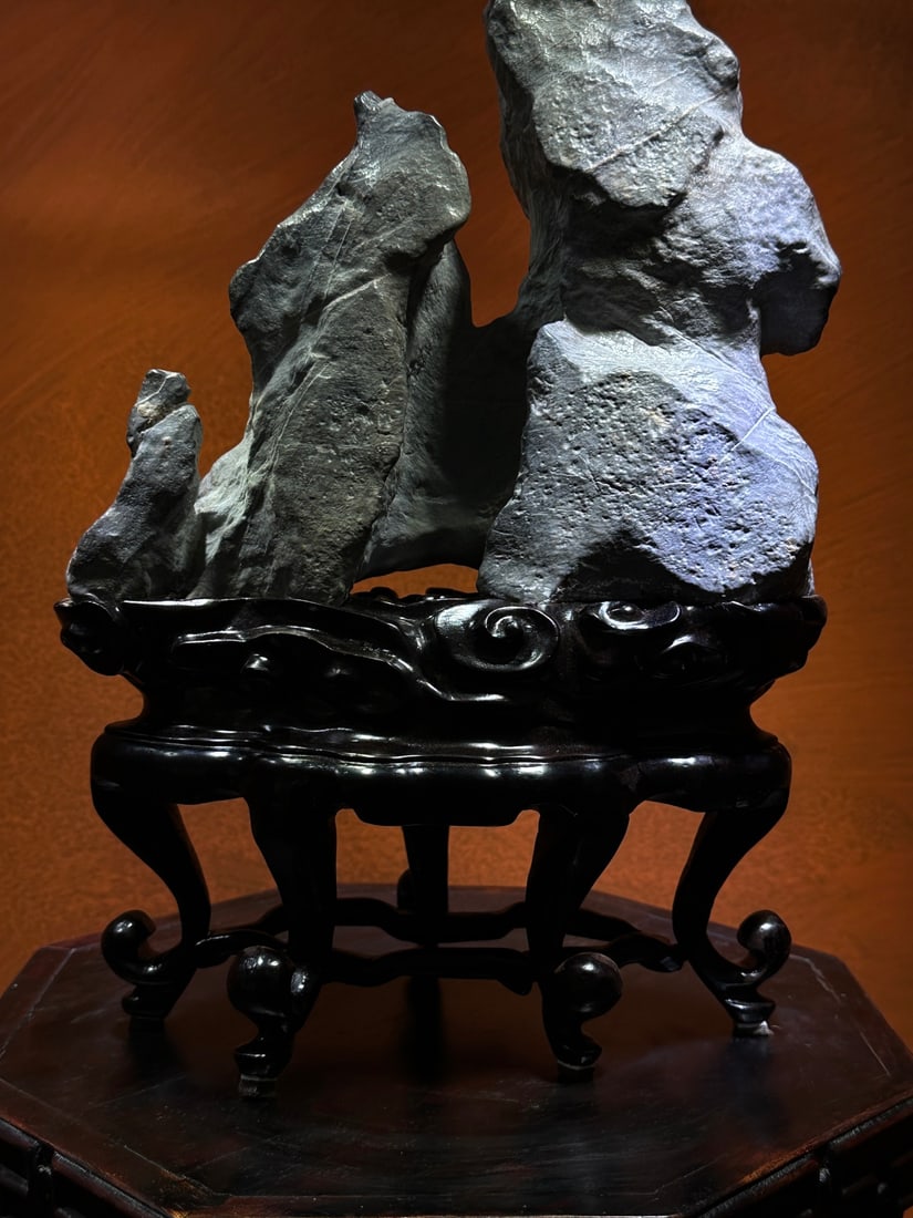 A beautiful Lingbi stone study - 3