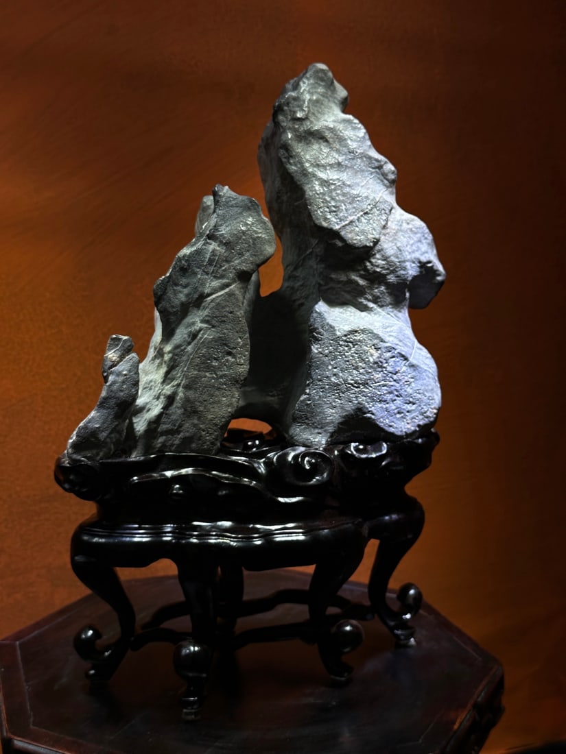 A beautiful Lingbi stone study - 4