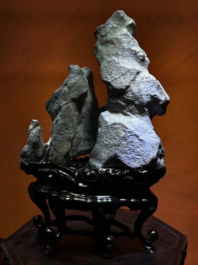 A beautiful Lingbi stone study - 5