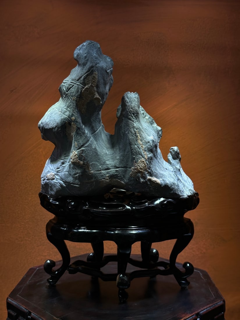 A beautiful Lingbi stone study - 6