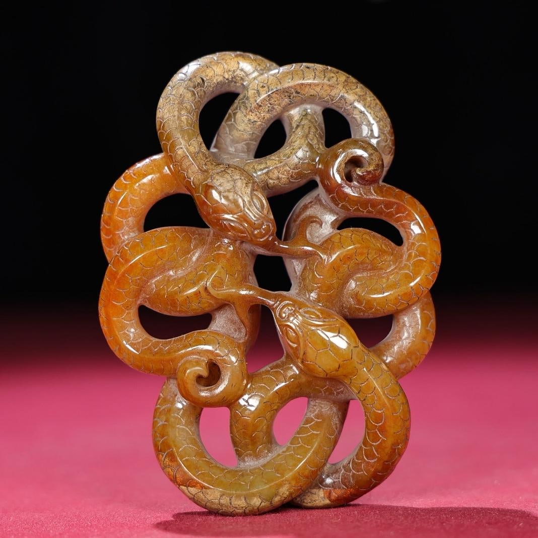 A beautiful Hetian jade life pit full of wealth and nobility: The exquisite Hetian jade birth pit is full of wealth and nobility Size:85x63x23mmW:111g (The Dimensions Of All Batches Are Manually Measured.If You Need More Detailed Information,