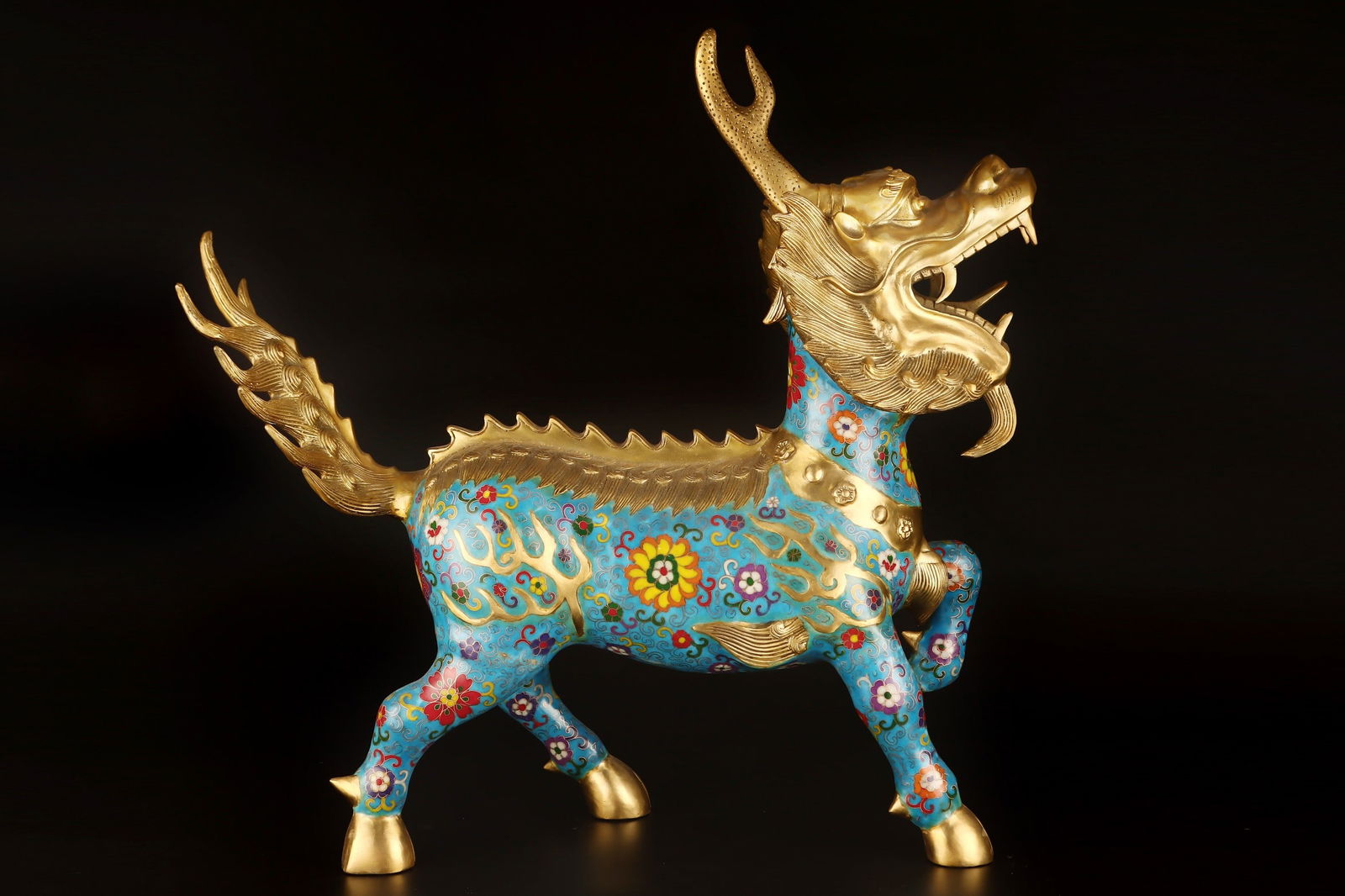 A Qing Dynasty copper gilt Jingtai basket unicorn: Qing Dynasty's copper-gilt Jingtai basket unicorn Size:H:58.5cm L: 60cm W:17cm W:30kg (The Dimensions Of All Batches Are Manually Measured.If You Need More Detailed Information,