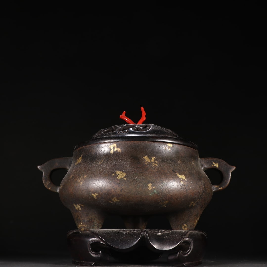 A fine copper-dotted gold amphora aroma burner: Exquisite copper-dotted gold amphora aroma burner Size:2.3331kgH:18.8cmW:21.3cm (The Dimensions Of All Batches Are Manually Measured.If You Need More Detailed Information, Please Contact Our Customer
