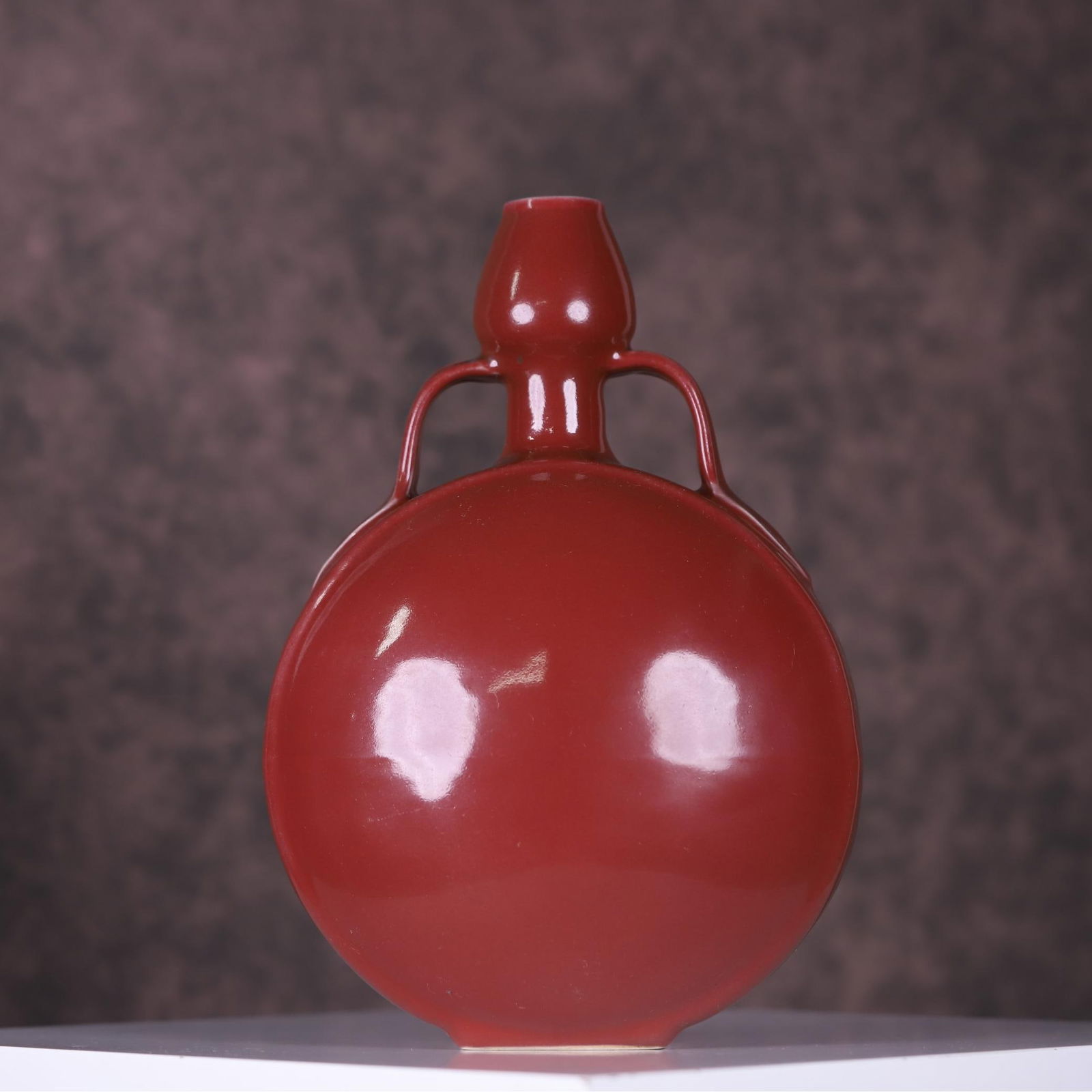 A red glaze moon bottle made in the Yongzheng year of the Qing Dynasty: Qing Dynasty Yongzheng year Jihong glaze moon bottle Size:H:31.5cm (The Dimensions Of All Batches Are Manually Measured.If You Need More Detailed Information, Please Contact Our
