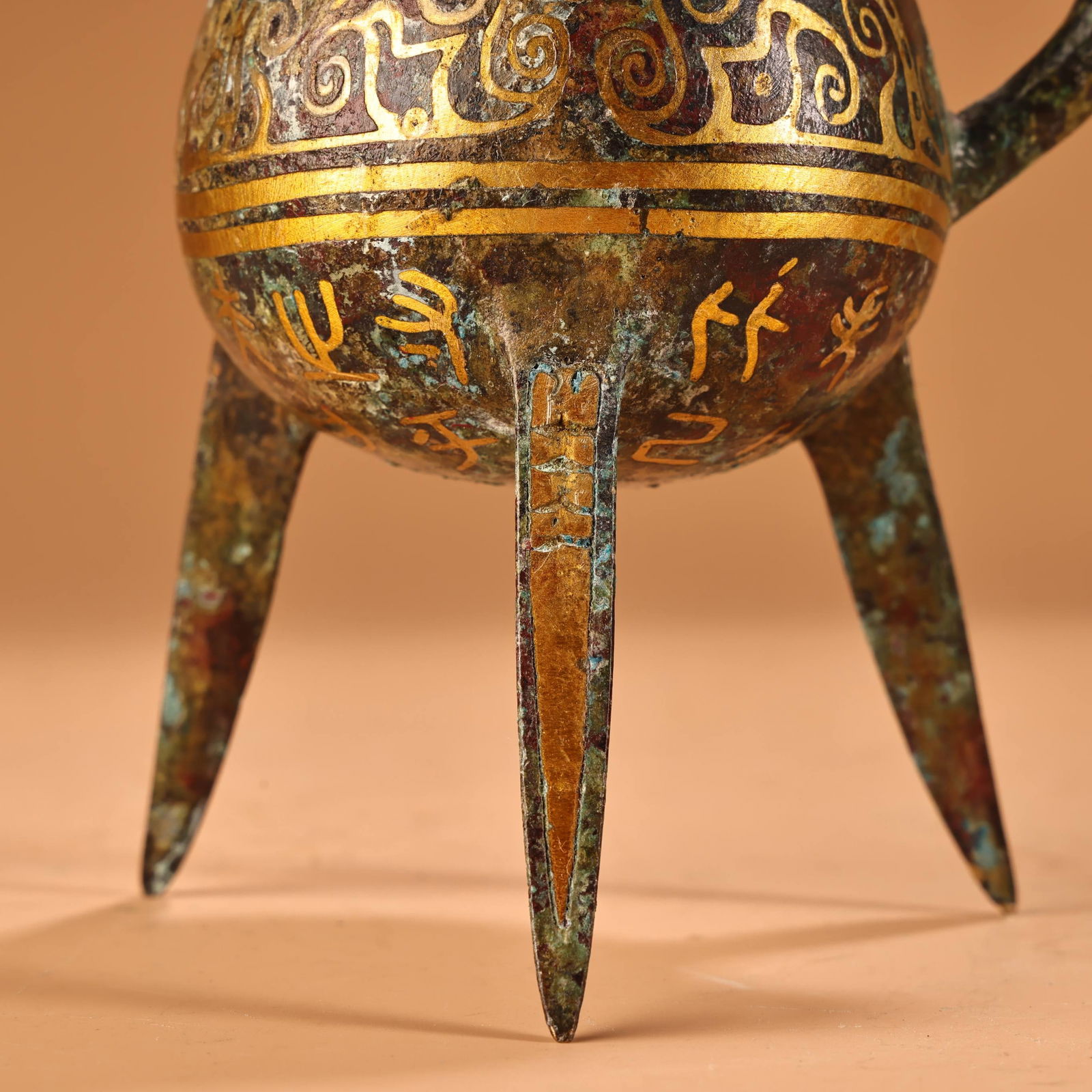 A fine bronze wrong gin jug - 5