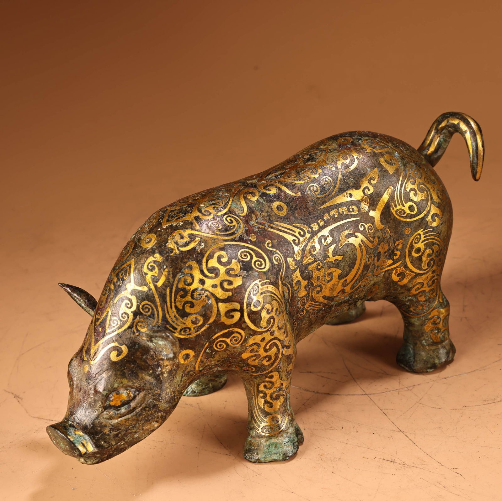 A fine bronze wrong gold pig - 10