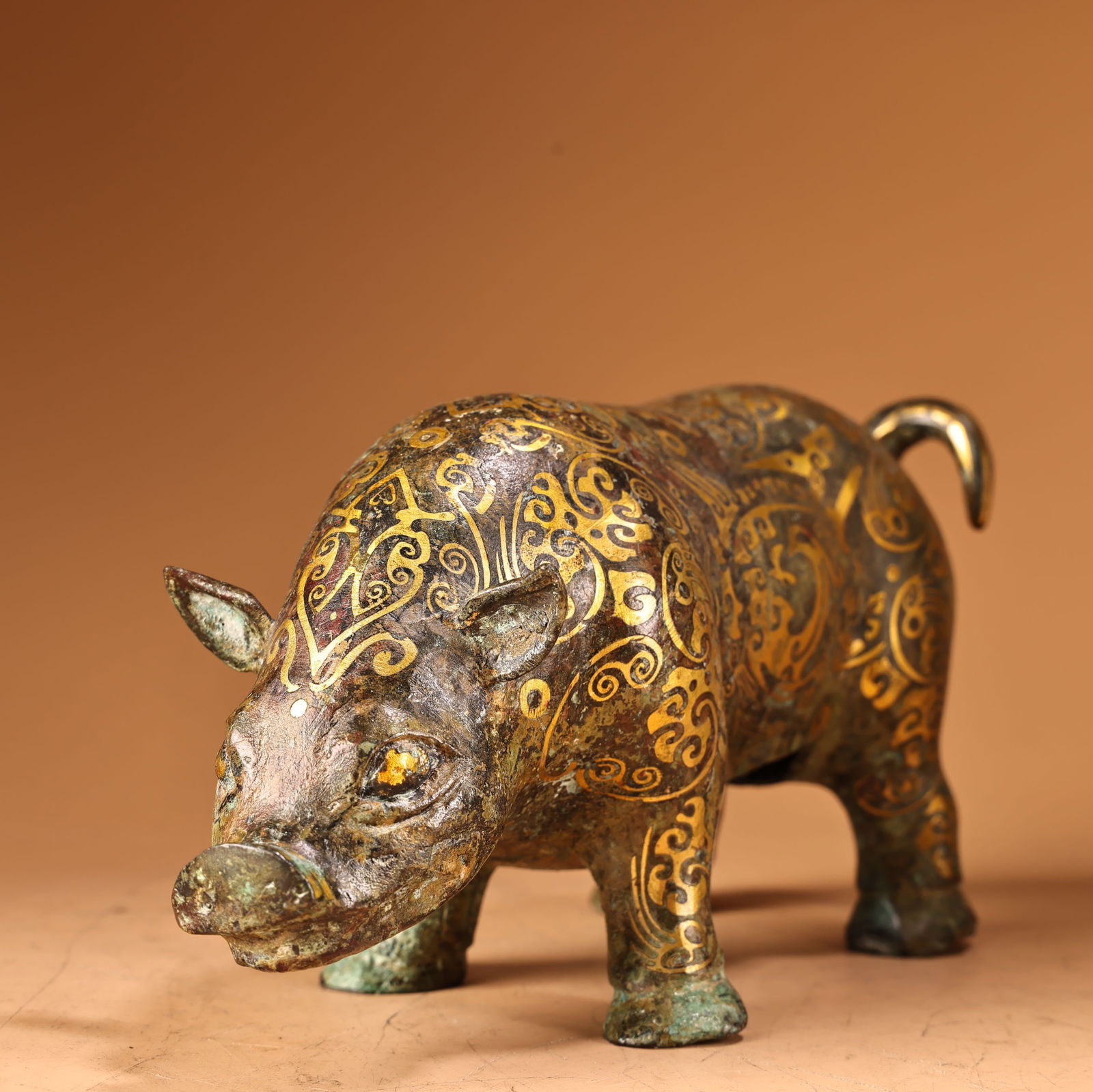 A fine bronze wrong gold pig - 2