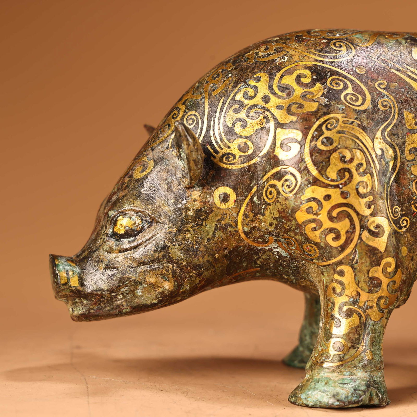 A fine bronze wrong gold pig - 4