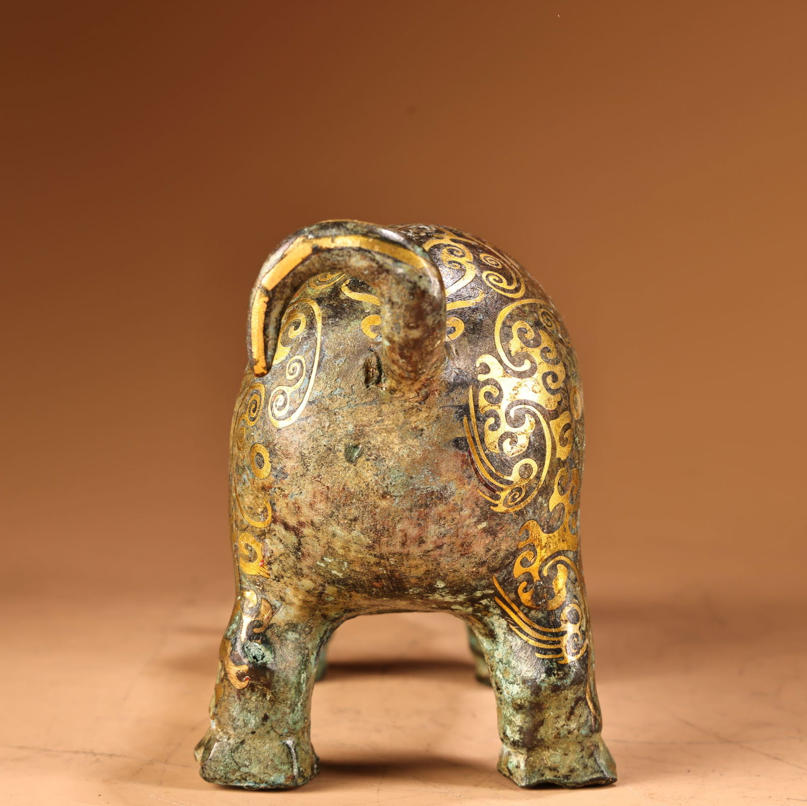 A fine bronze wrong gold pig - 7