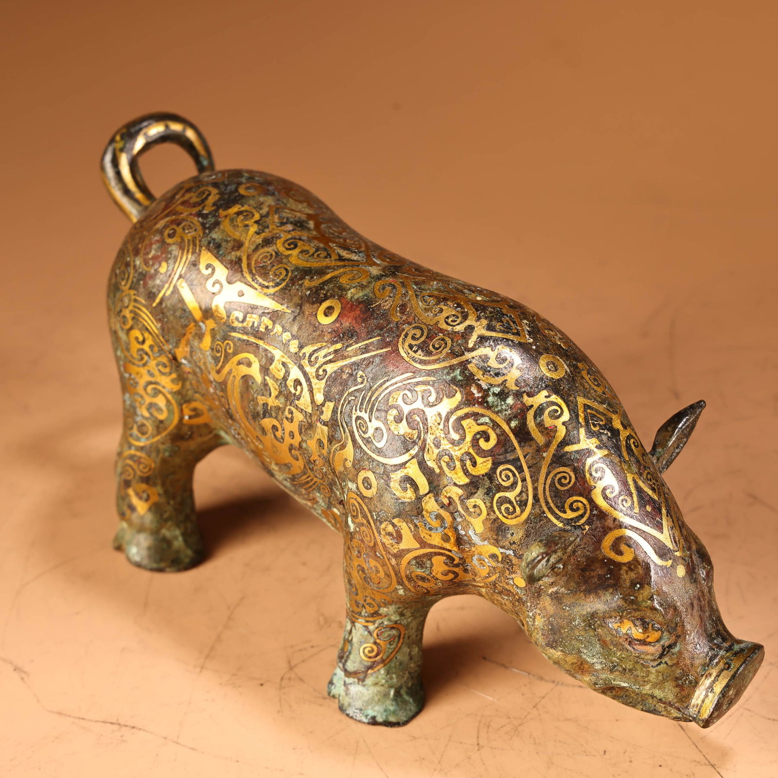 A fine bronze wrong gold pig - 8