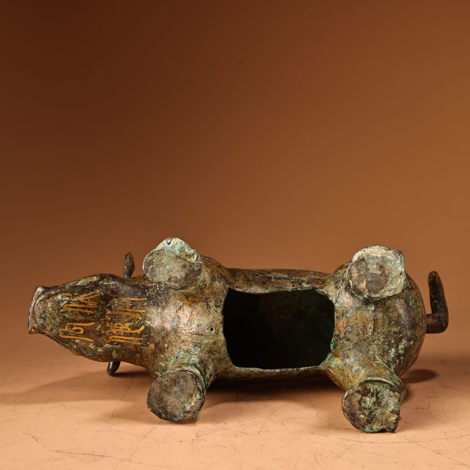 A fine bronze wrong gold pig - 9