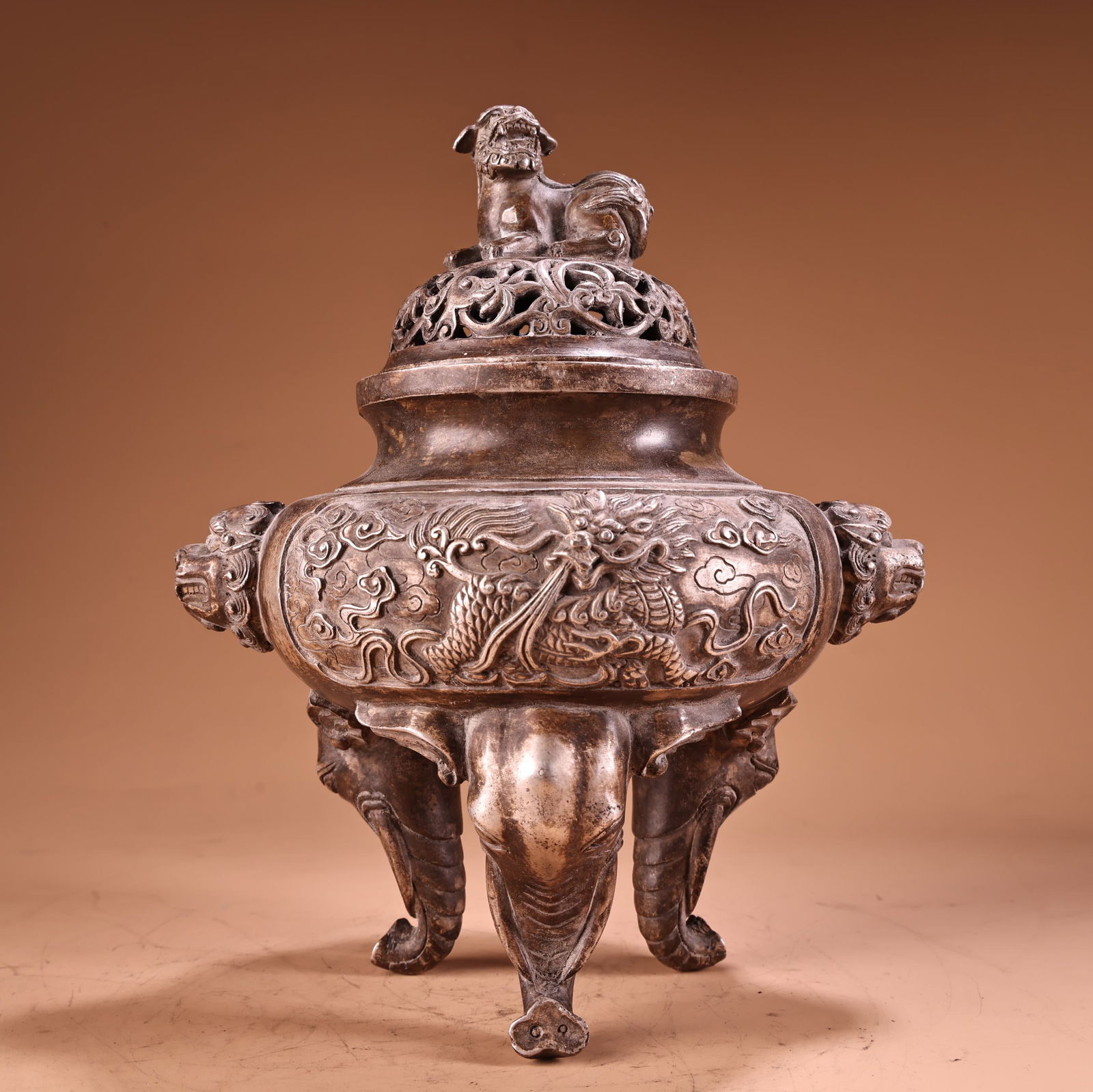 A fine pure copper full copper gilt silver lion lid incense burner: Exquisite pure copper full copper gilt silver lion lid incense burner Size:H:24cm W:19cm W:1.9kg (The Dimensions Of All Batches Are Manually Measured.If You Need More Detailed Information, Please Cont