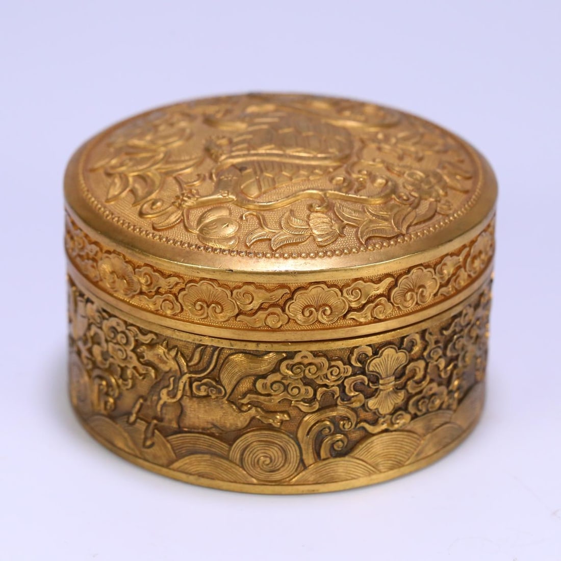 A beautiful copper gilt basalt lid box: Exquisite copper gilt basalt lid box Size:10.4x6.8cm W:0.9257kg (The Dimensions Of All Batches Are Manually Measured.If You Need More Detailed Information, Please Contact Our