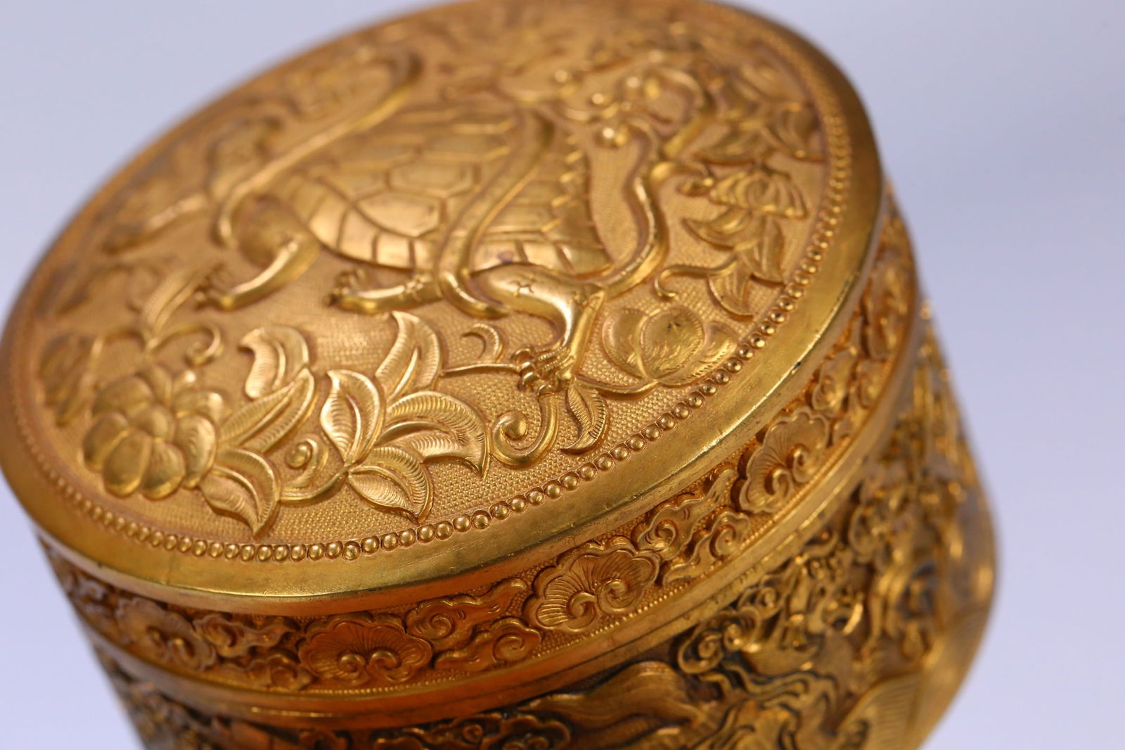 A beautiful copper gilt basalt lid box - 6