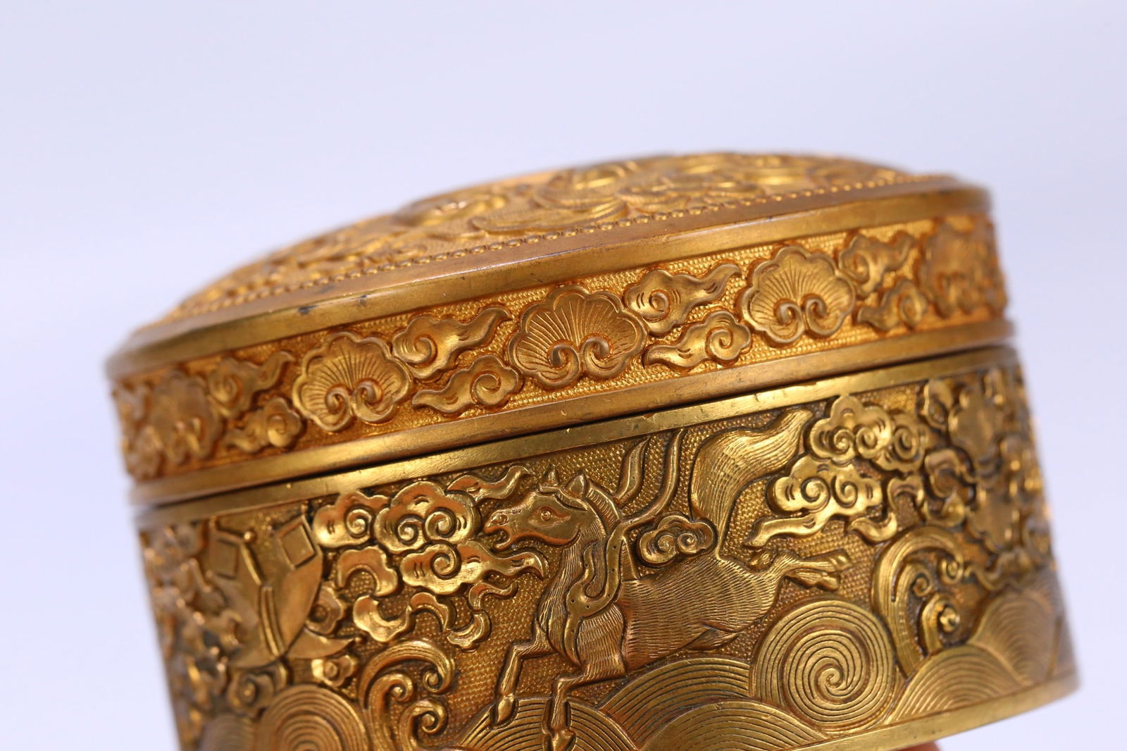 A beautiful copper gilt basalt lid box - 7
