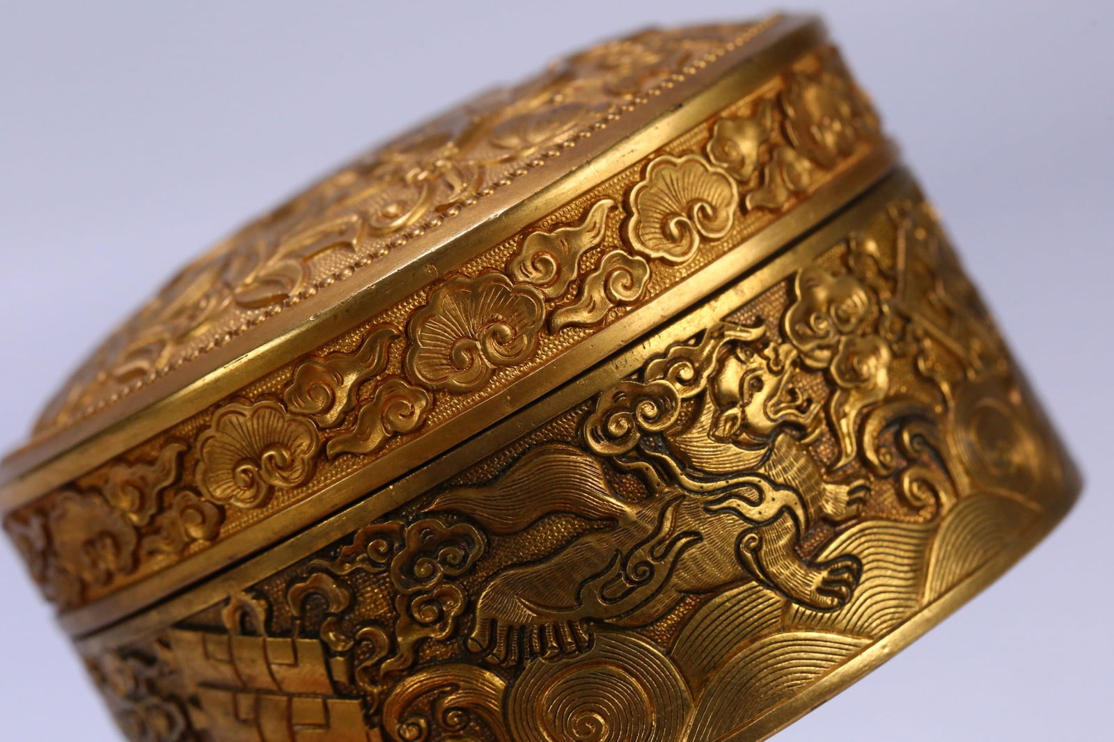 A beautiful copper gilt basalt lid box - 8