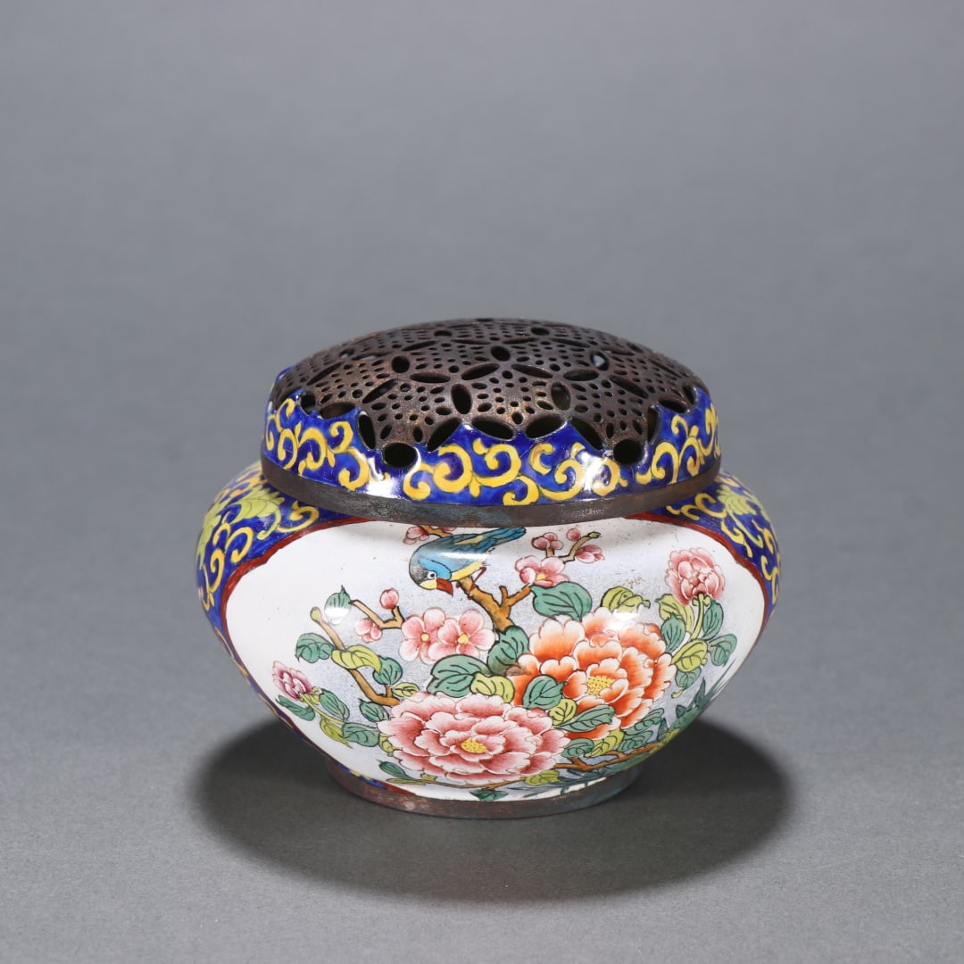 A Qing Dynasty copper tire painting enamel window flower and bird pattern aromatherapy stove: Qing Dynasty copper tire painting enamel window flower and bird pattern aromatherapy stove Size:0.2631kgH:6.5cmW:8.2cm (The Dimensions Of All Batches Are Manually Measured.If You