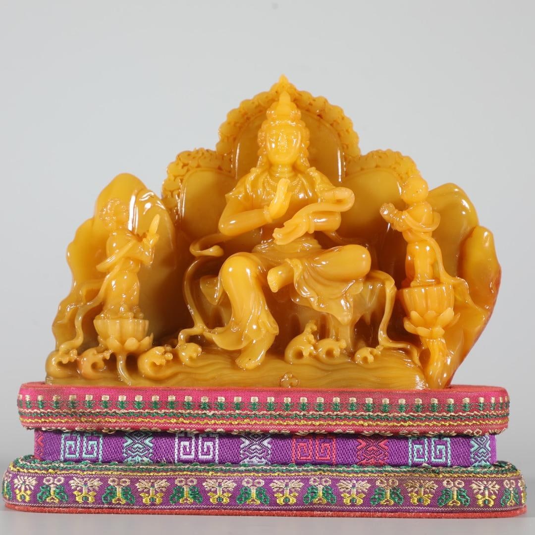 A beautiful Shoushan Tian Huang Guanyin: Exquisite Shoushan Tian Huang Guanyin Size:H:14cmW:18cmW:0.878kg (The Dimensions Of All Batches Are Manually Measured.If You Need More Detailed Information, Please Contact Our
