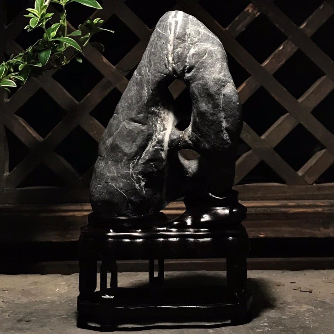 A beautiful ornament of Lingbi Shidong Mountain: Exquisite Lingbi Stone Cave Mountain Ornaments Size:H:23cmW:12cmT:7cm (The Dimensions Of All Batches Are Manually Measured.If You Need More Detailed Information, Please Contact Our