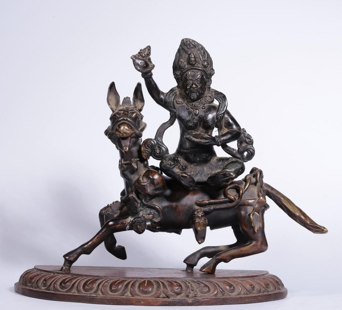 A bronze statue of the auspicious Mother of Heaven in the Qing Dynasty: The bronze statue of the auspicious Mother of Heaven in the Qing Dynasty Size: W:3.879kg H: 28cm L:30cmW:14cm (The Dimensions Of All Batches Are Manually Measured.If You Need More Detailed Information