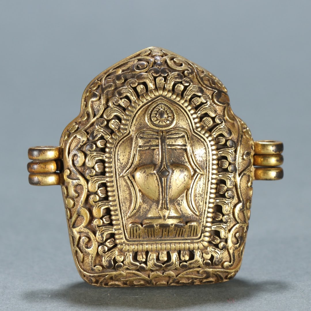 A beautifully gilt black box - 4