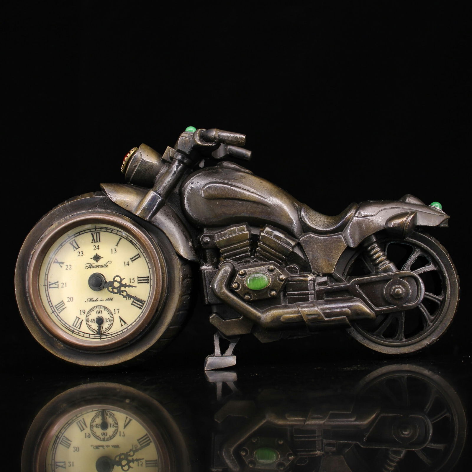 A fine pure copper antique jewel-inlaid motorcycle European classical clock: Exquisite pure copper antique inlaid gemstone motorcycle European classical clock Size:1.229kgH:12cmW:21.5cm (The Dimensions Of All Batches Are Manually Measured.If You Need More