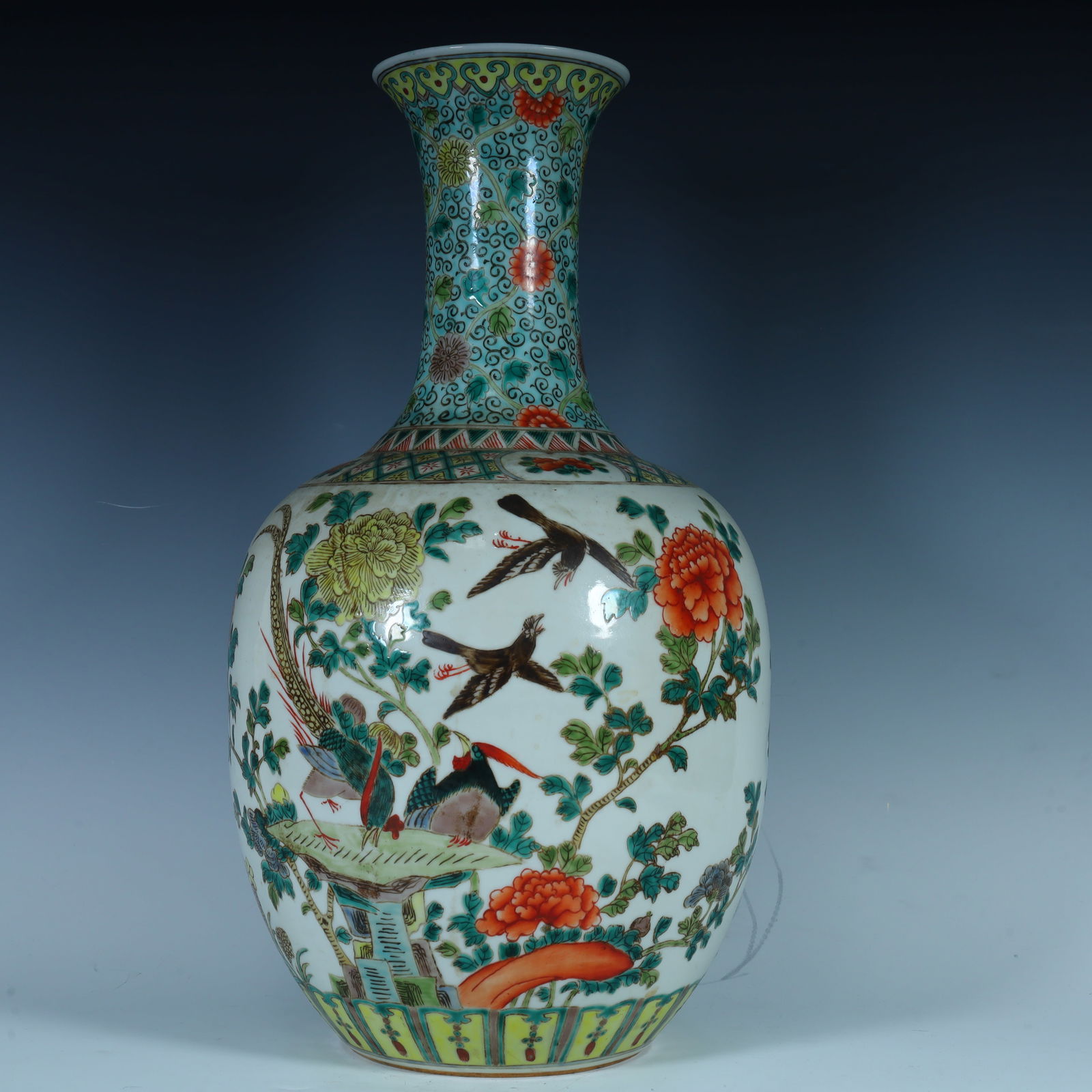 A Kangxi pastel flower vase from the Qing Dynasty (1 of 9)