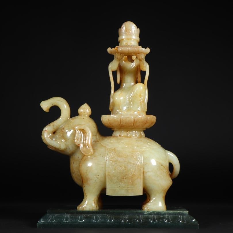 A piece of ancient jade and Tian jade elephant statue from the Northern and Southern Dynasties: The ancient jade and Tian jade elephant statue of the Northern and Southern Dynasties Size:2.664kgL:20.5cmW:10.5cmH:27cm (The Dimensions Of All Batches Are Manually Measured.If You