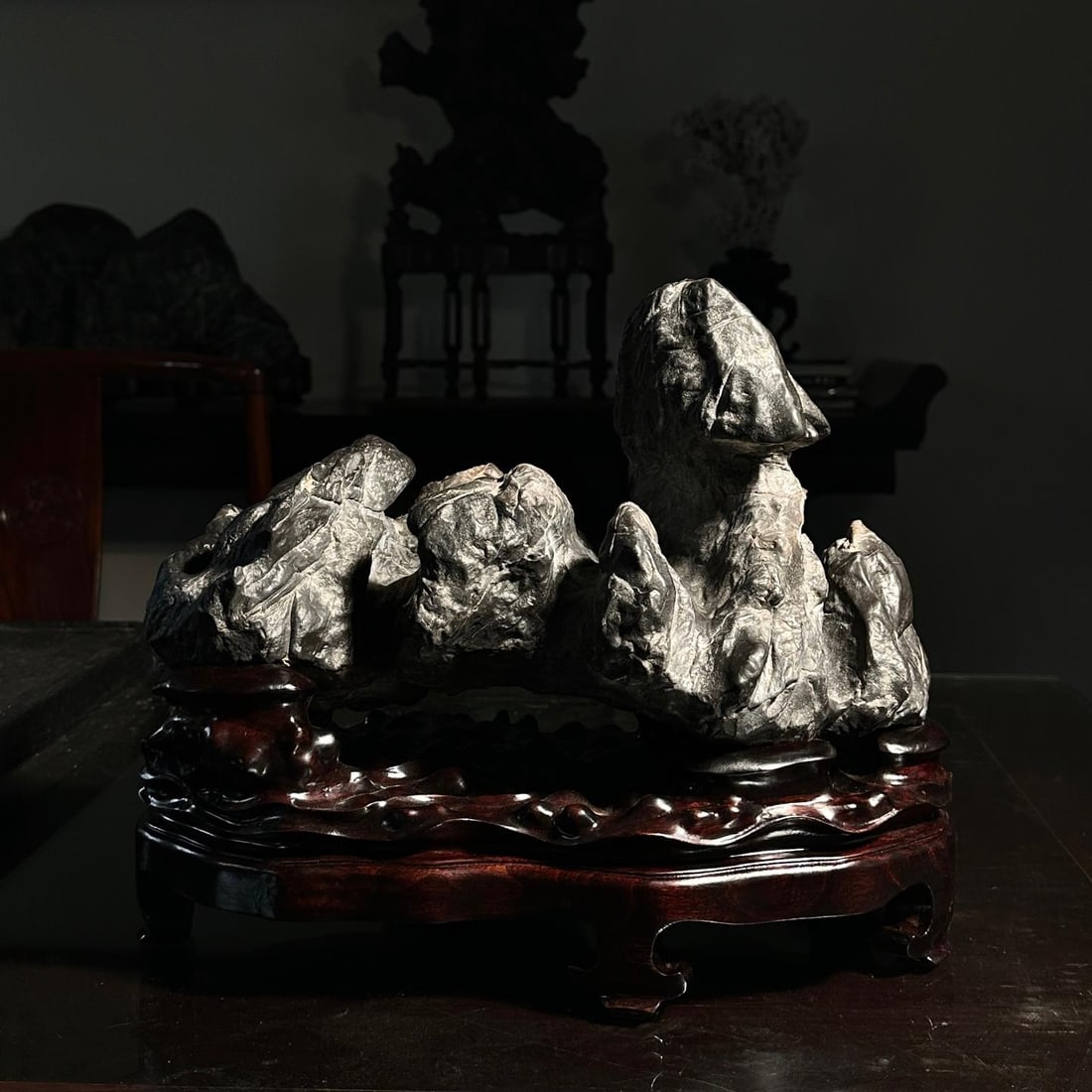 A beautiful Lingbi stone study house: Exquisite Lingbi stone study house mountain Size:L: 30cmH:31cmT:21cm (The Dimensions Of All Batches Are Manually Measured.If You Need More Detailed Information, Please Contact Our Customer Service Bef