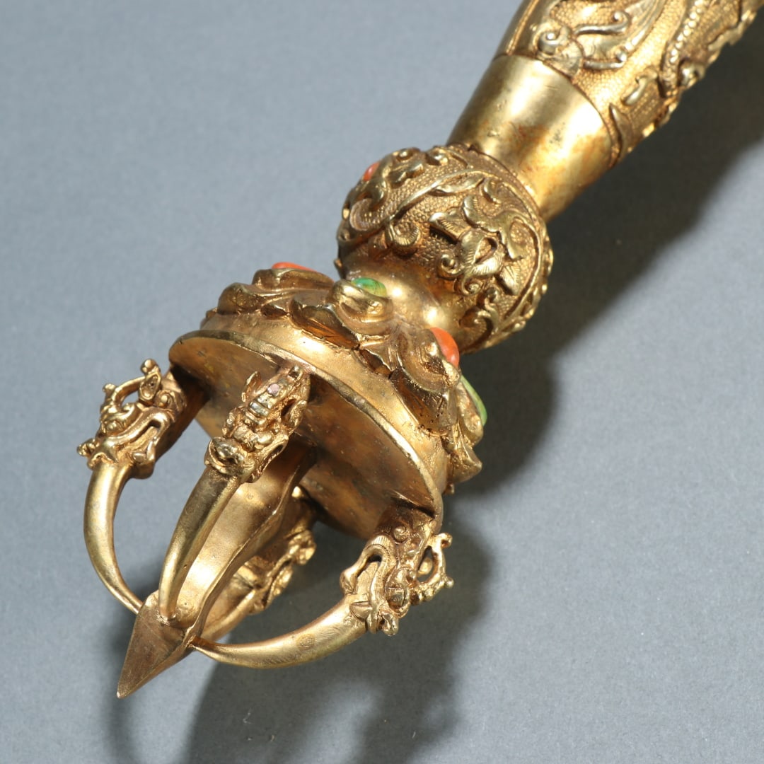 A fine copper-gilt diamond axe - 3