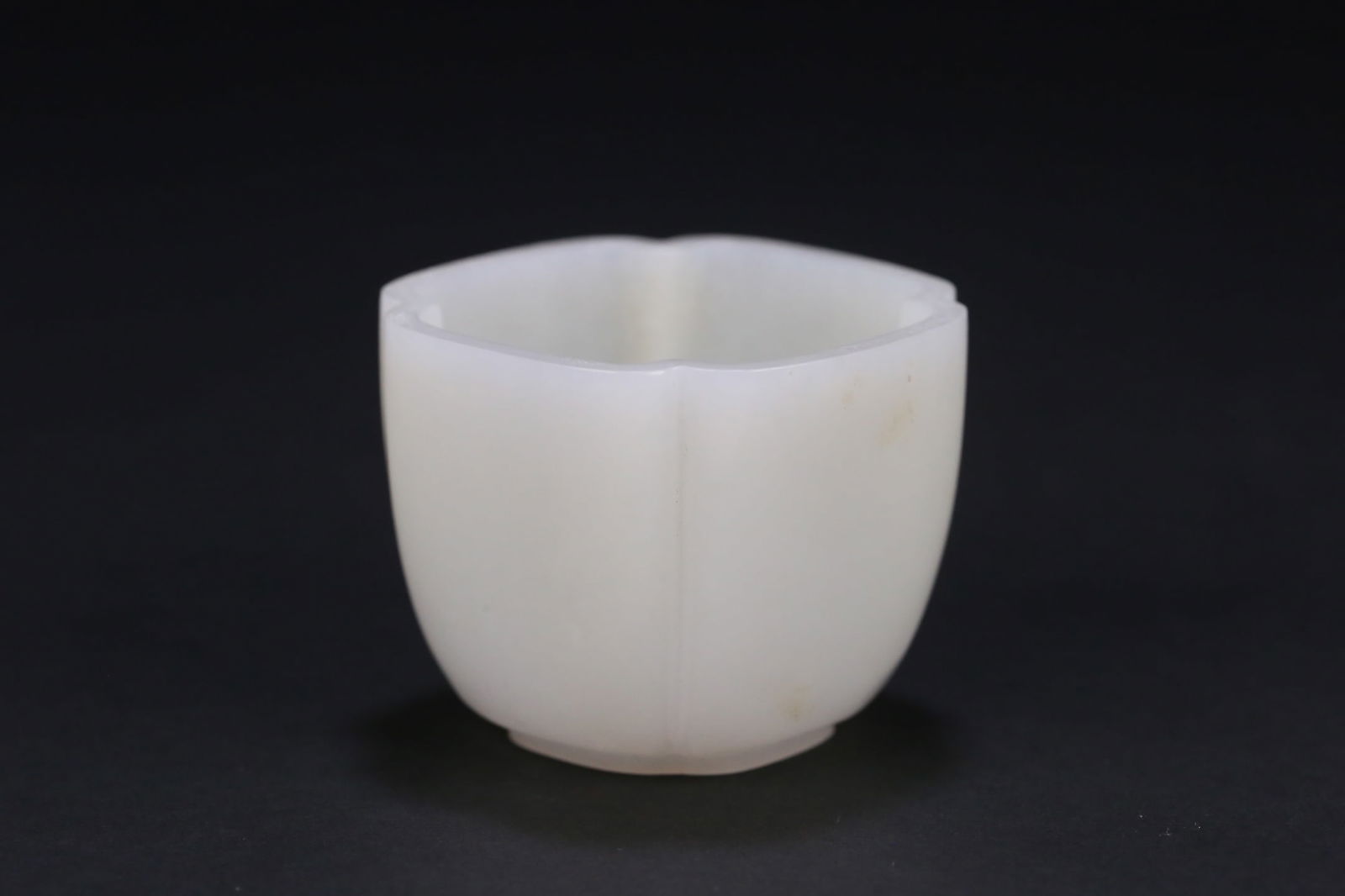 A beautiful Hetian jade begonia cup - 3