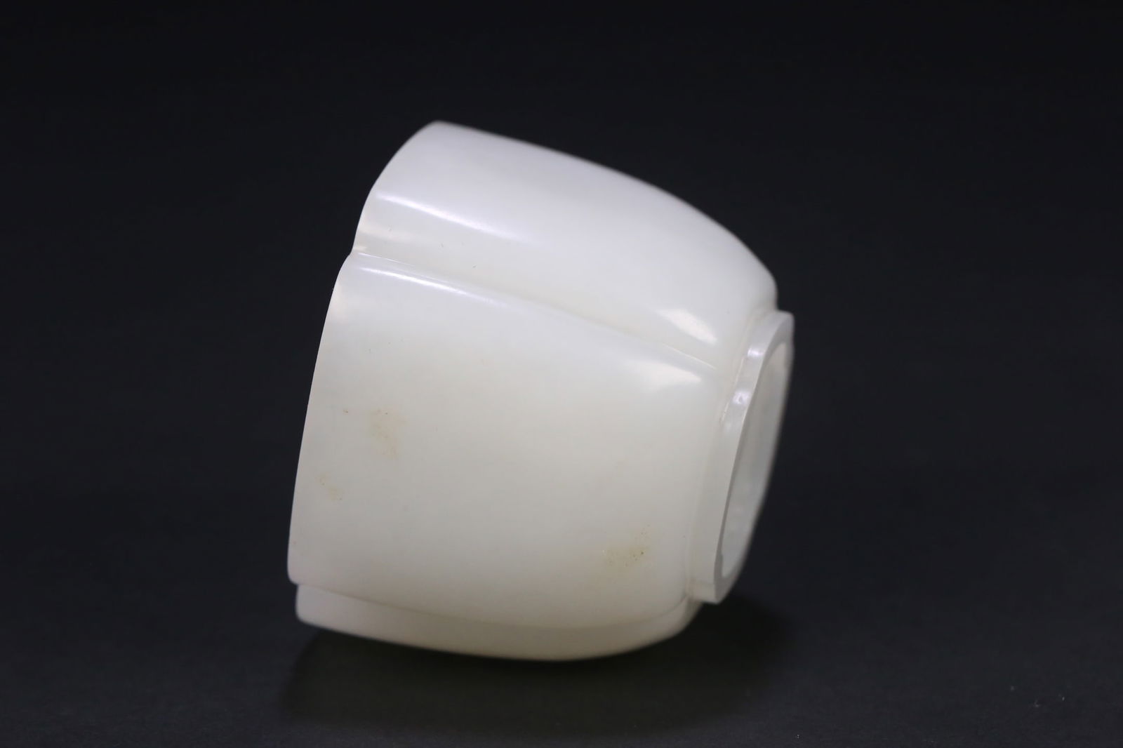 A beautiful Hetian jade begonia cup - 4