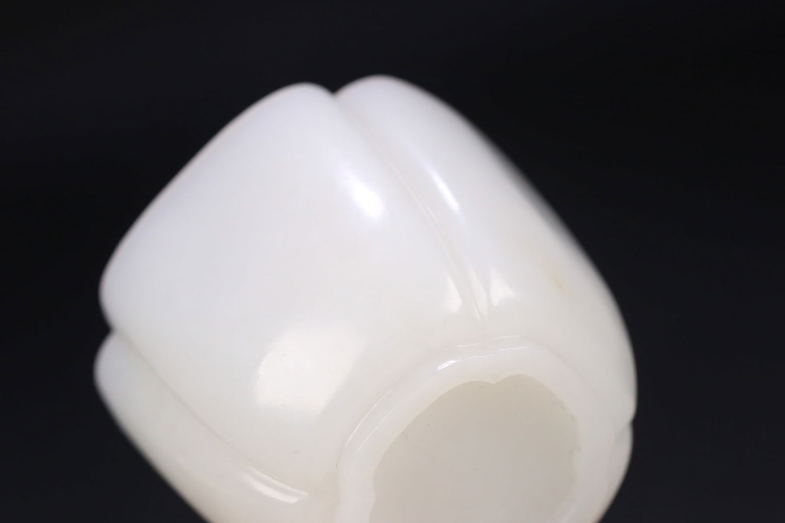 A beautiful Hetian jade begonia cup - 8