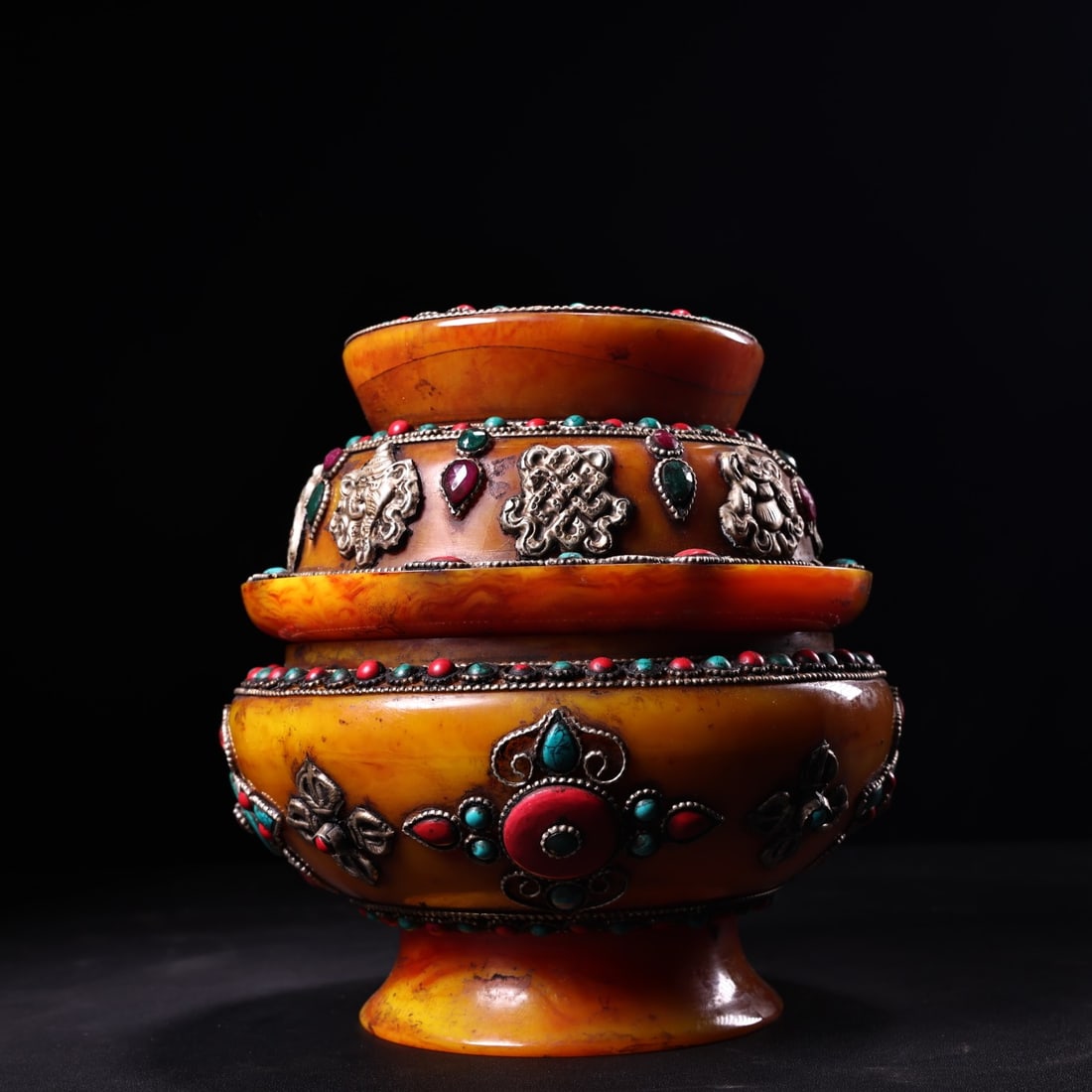 A beautiful piece of jewel-inlaid auspicious eight-treasure cloisonné treasure jar relic jar: Exquisite creation of gemstone-inlaid auspicious eight treasure cloisonné treasure jars and relic jars Size:H:18cmW:16cmW:1.4kg (The Dimensions Of All Batches Are Manually Measured.If You Need More D
