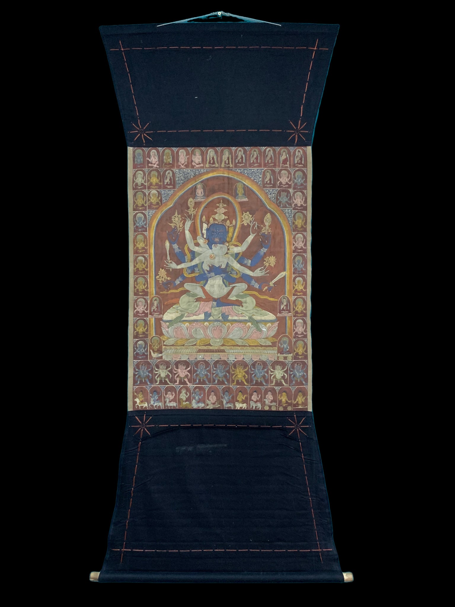 A hand-painted Huanxi Buddha thangka of the Qing Dynasty: Qing Dynasty natural mineral color hand-painted Huanxi Buddha thangka Size: 145cmx63cmPainting core70cmx49cm (The Dimensions Of All Batches Are Manually Measured.If You Need More Detailed Information,