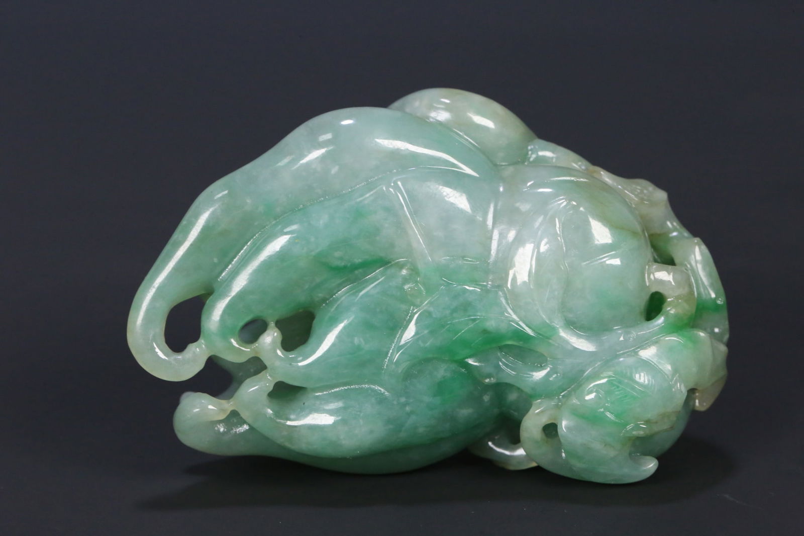 A piece of old jadeite from the Qing Dynasty (1 of 9)