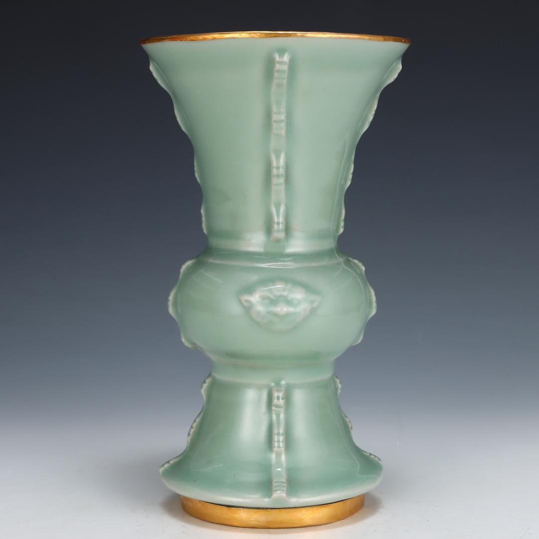 A pink blue glaze gold-engraved gold carved gemstone cup of the Song Dynasty Longquan kiln (1 of 9)