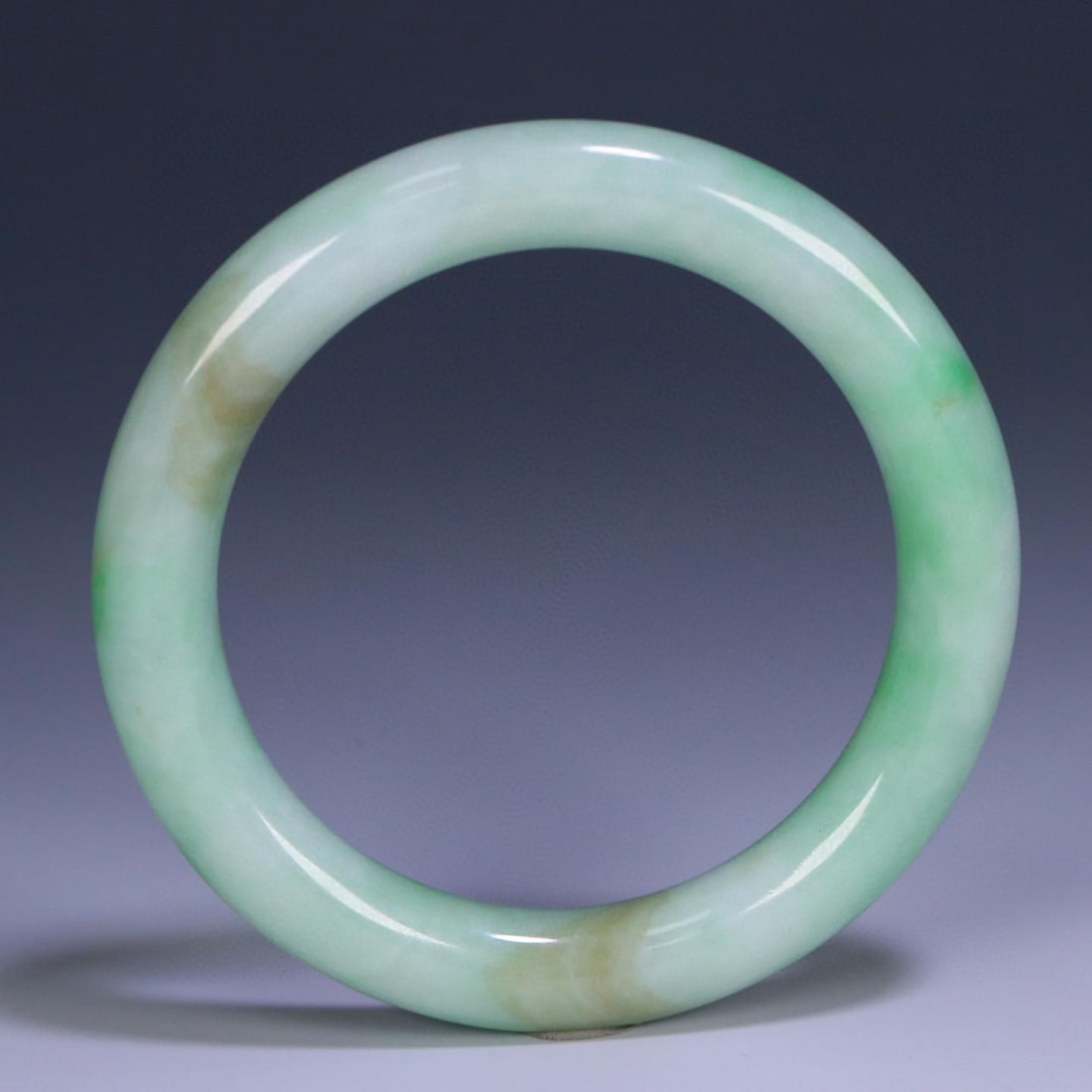 A natural jade old round bar bracelet from the Qing Dynasty (1 of 9)