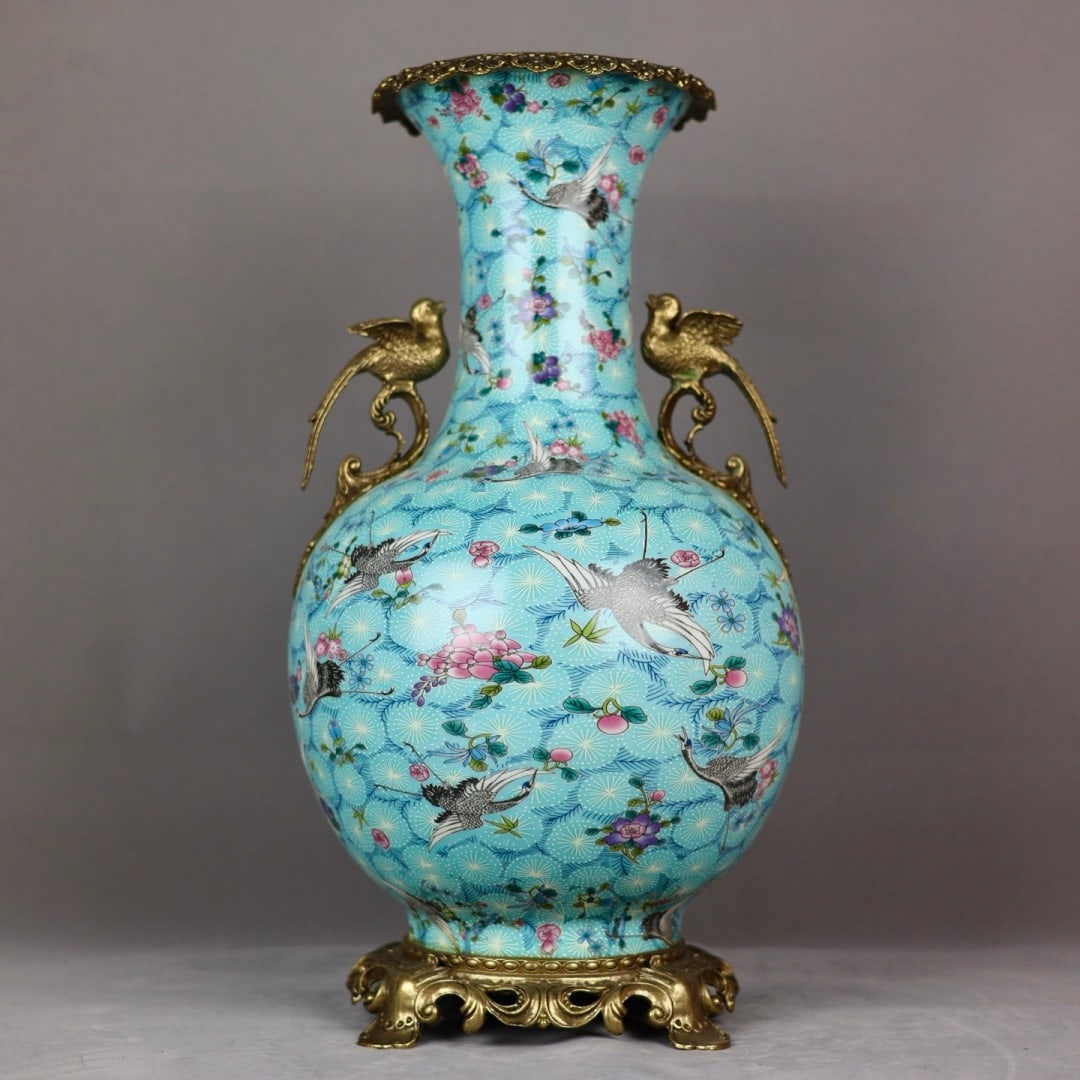 A beautiful copper-inlaid porcelain turquoise green background pastel hundred crane pattern flower: Exquisite copper-inlaid porcelain turquoise green pastel hundred crane pattern flower and bird ear appreciation vase Size:H:48.5cmCalibre:17cmD:24cmBottom:20cm (The Dimensions Of All Batches Are Manua